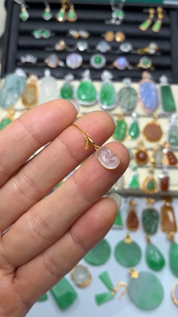 颈饰18K金镶嵌翡翠天然翡翠A货