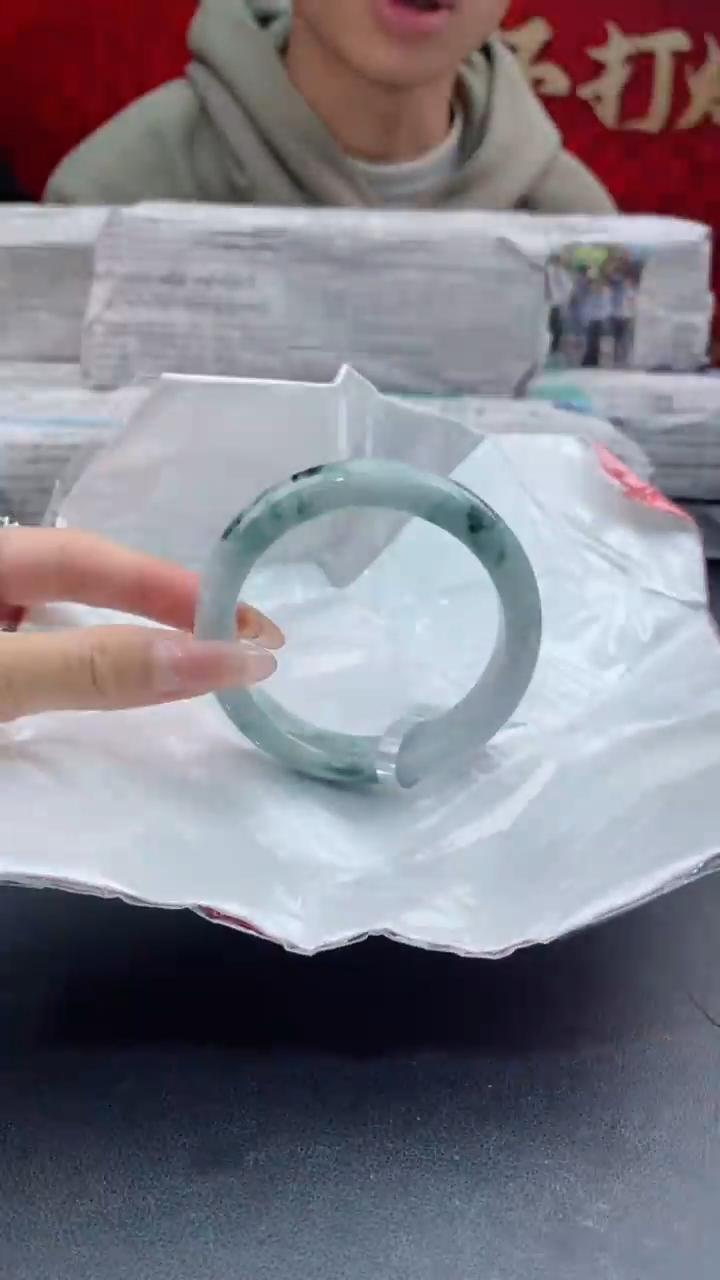 【闪购商品】翡翠手镯未镶嵌3翡翠手镯（微瑕）