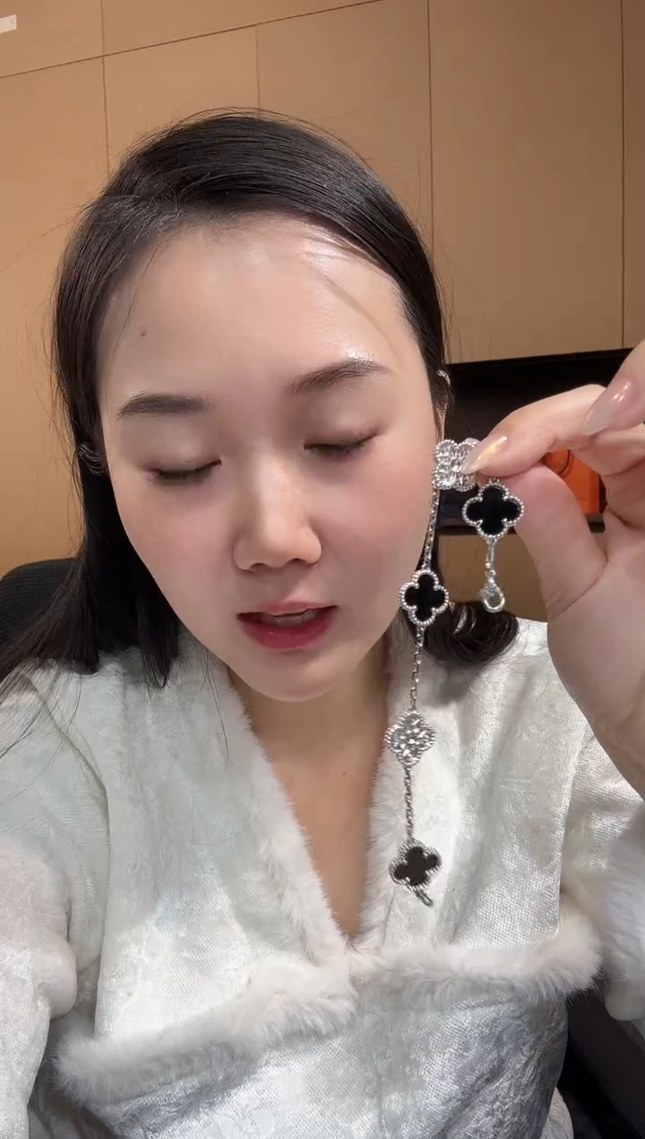 【闪购商品】钻石手链18K金镶嵌熊猫手链GHJ