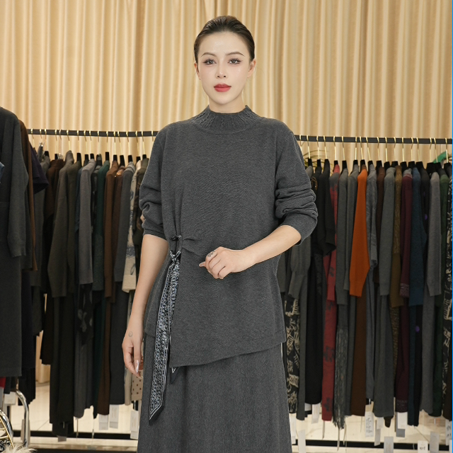 9915灰色提花设计气质秋冬长款提花轻奢针织两件套