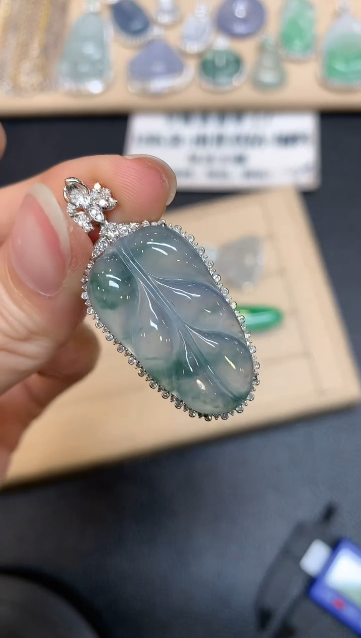 【闪购商品】翡翠颈饰18K金镶嵌【无服务费