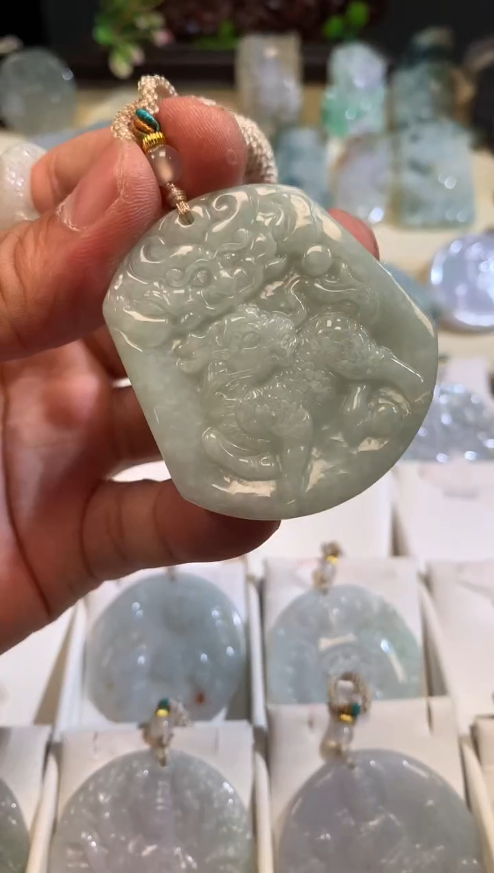 翡翠未镶嵌颈饰4/18/256