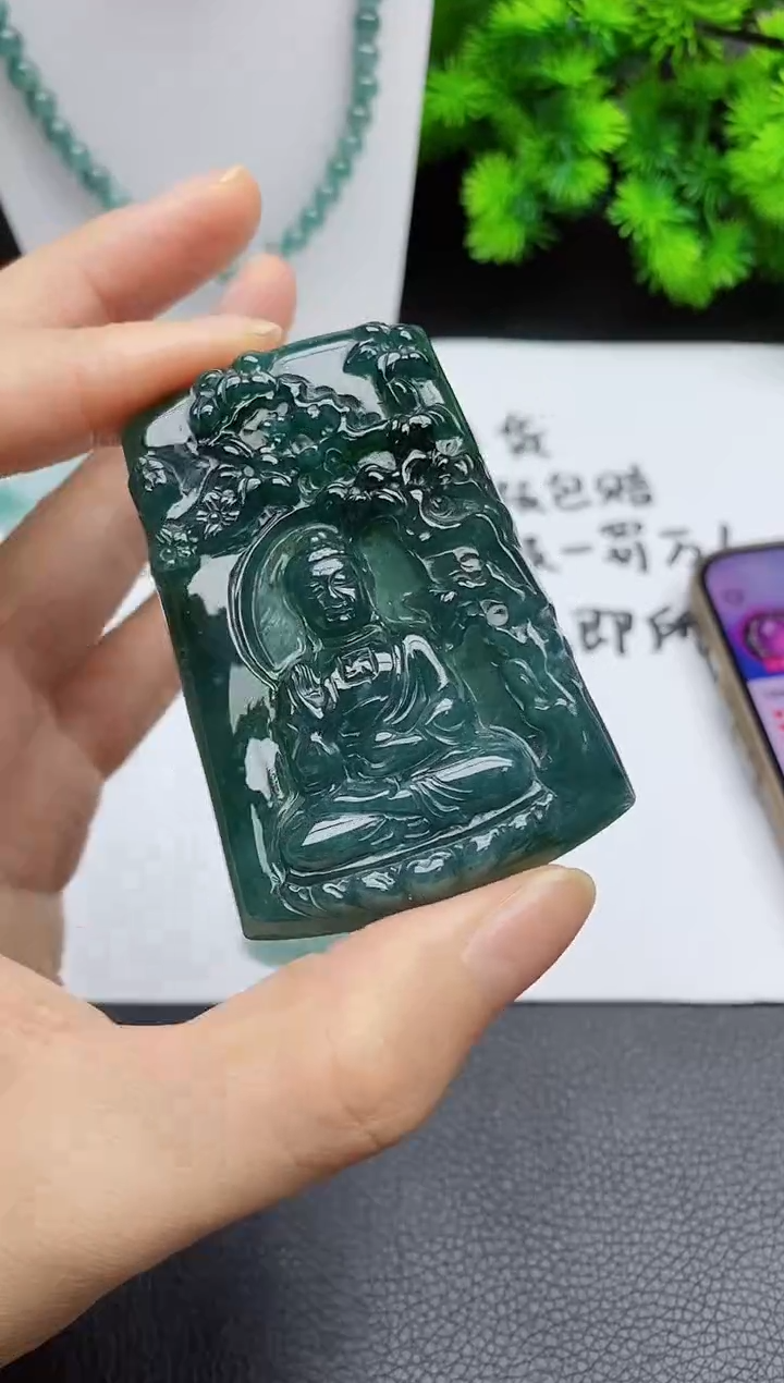 翡翠未镶嵌颈饰 