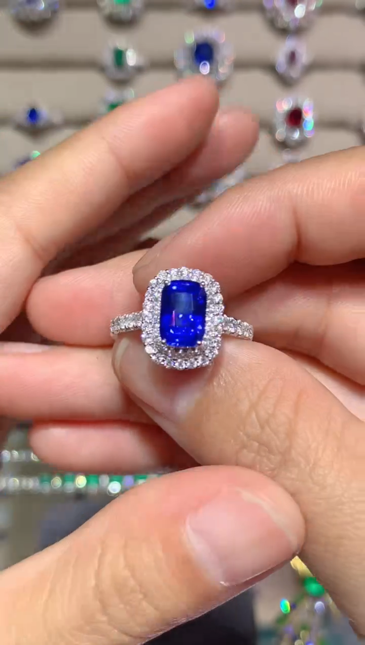 【闪购商品】蓝宝石戒指18K金镶嵌2.2CT