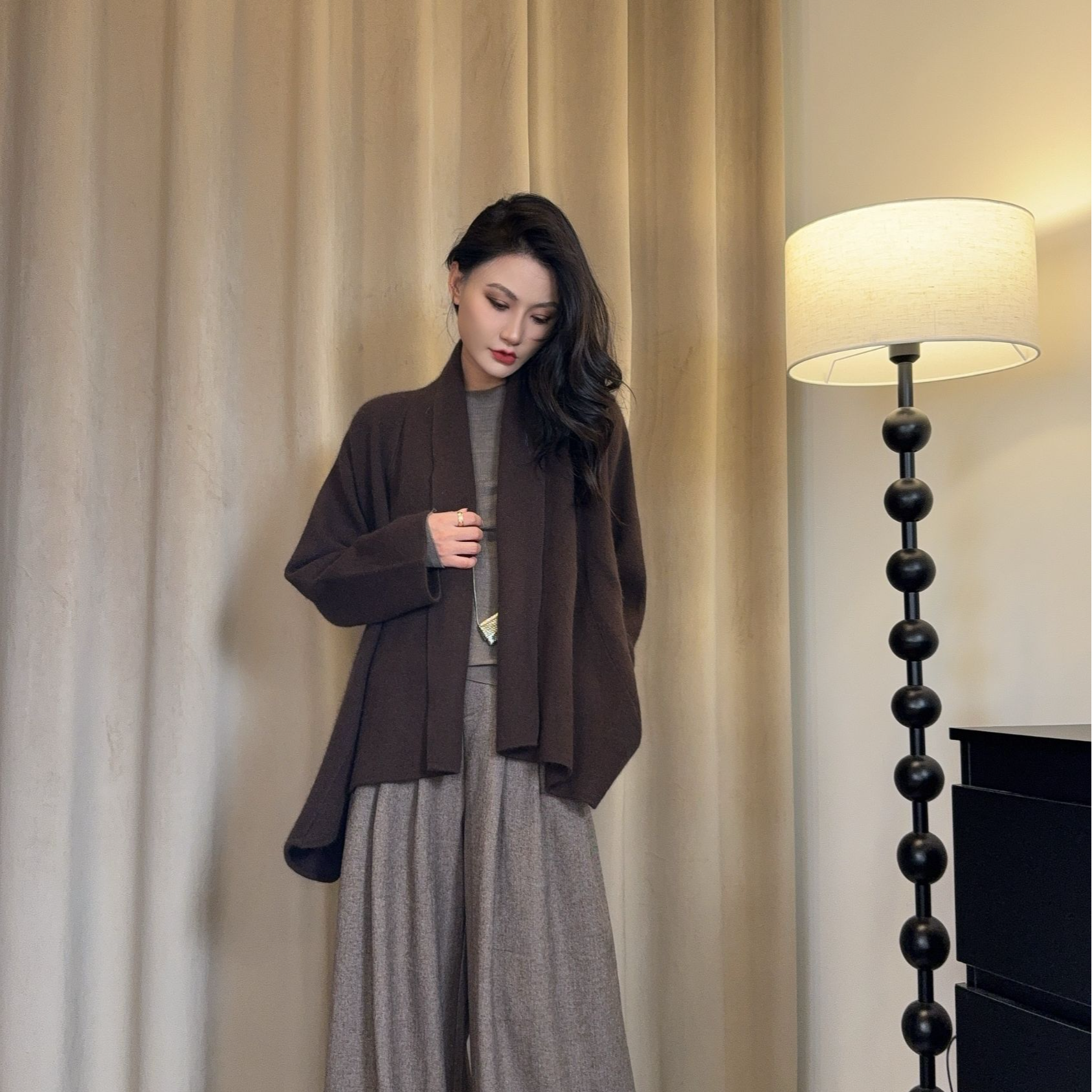 Eva‘Y丨“拂风” 慵懒感老钱风松弛披肩羊毛外套