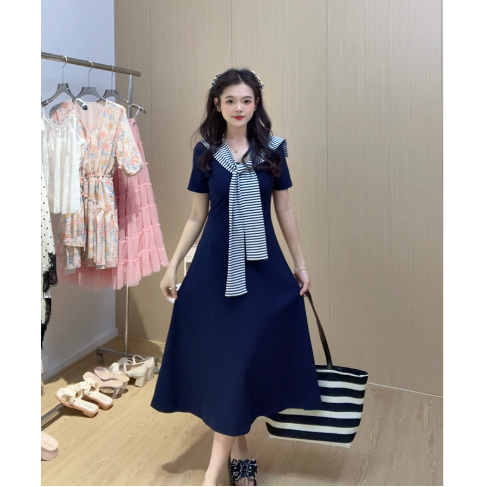 【小雅家】春季温柔高级感女人风时尚显瘦减龄披肩夏季连衣裙海军