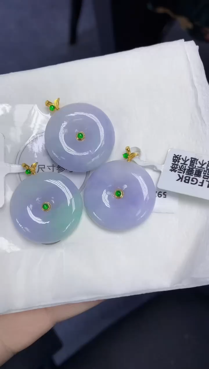 翡翠18K金镶嵌颈饰天然缅甸翡翠A货多样性发其一