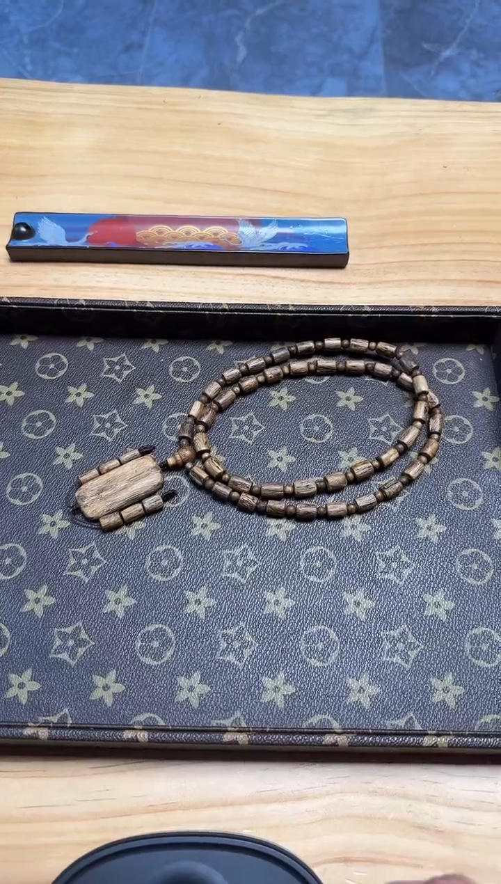 【闪购商品】沉香吊坠海南乌身夹珠多圈24g+