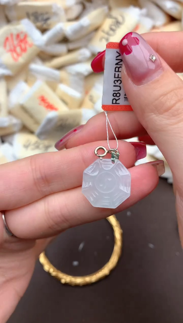 【闪购商品】翡翠挂件未镶嵌一
