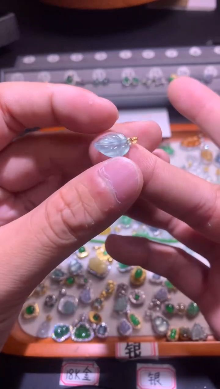 翡翠18K金镶嵌吊坠(不含链)111