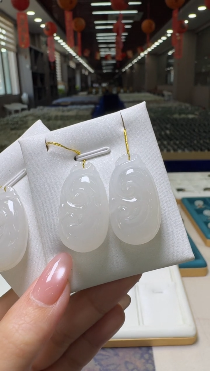 颈饰未镶嵌和田玉冰羊脂 如意吊坠/配绳/多样性发一