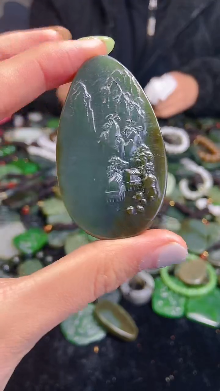 颈饰未镶嵌和田玉1