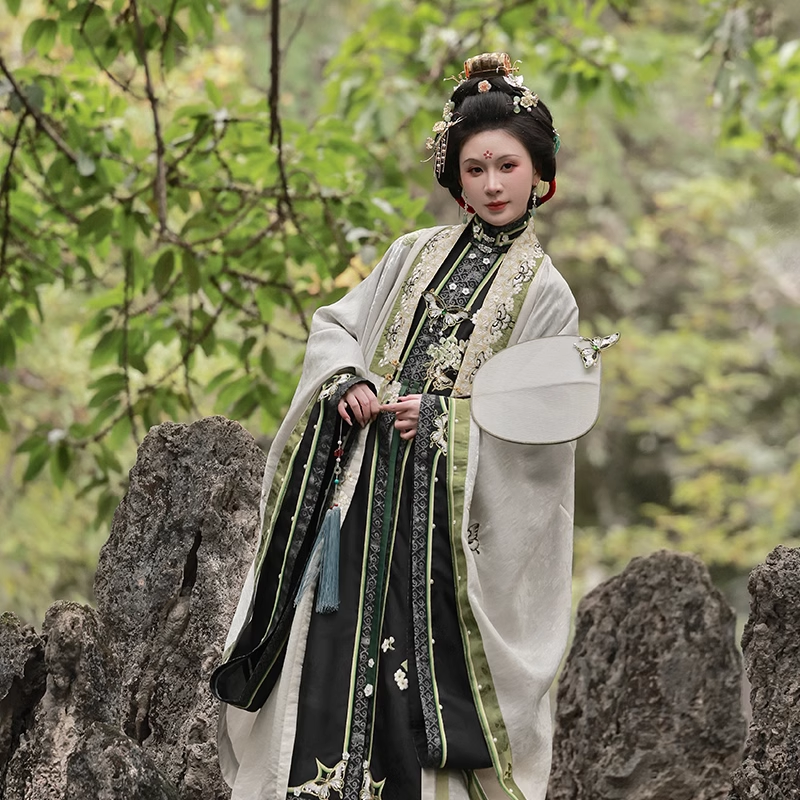 瞳莞原创明制花间游蝶竖领直领对襟广袖长衫走秀款绣花披风新款