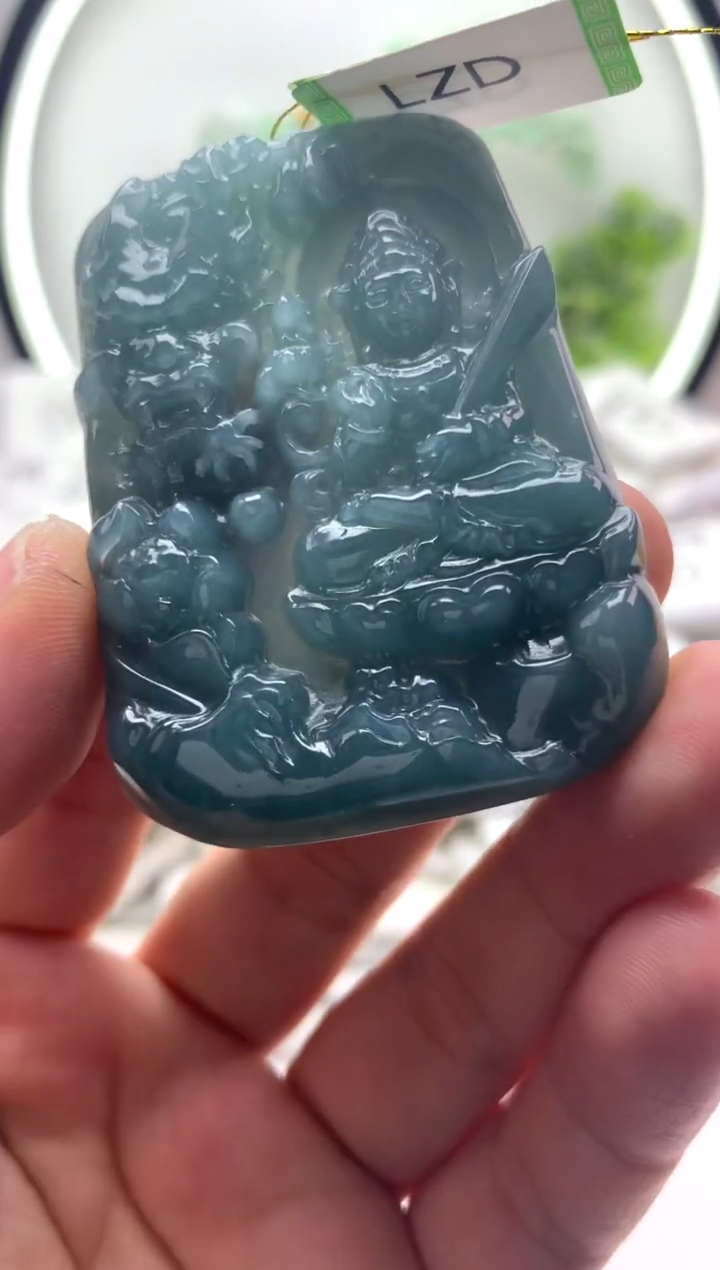 翡翠未镶嵌颈饰虚空藏