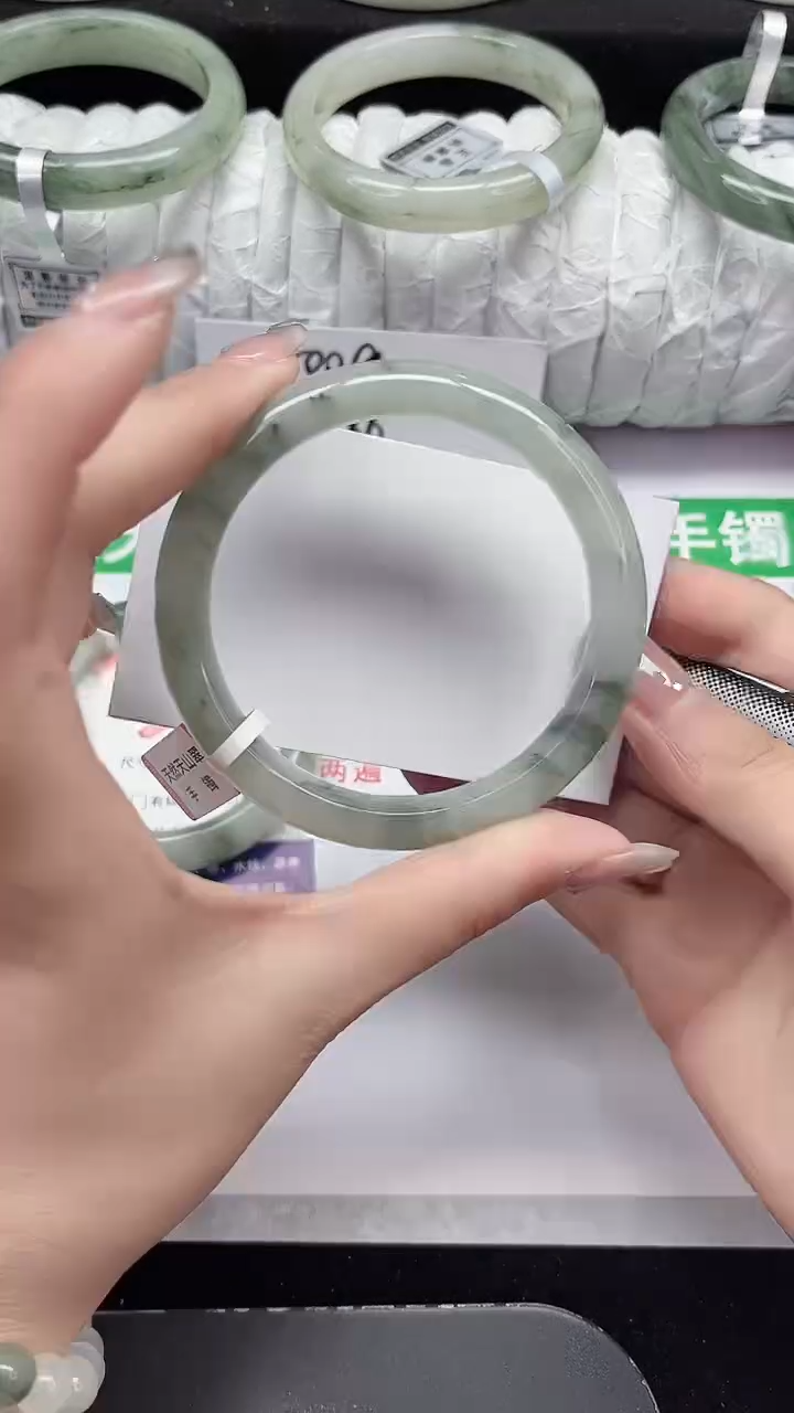 未镶嵌手镯石英质玉246-59/60