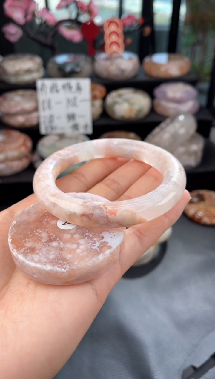 【闪购商品】石英质玉手镯未镶嵌58