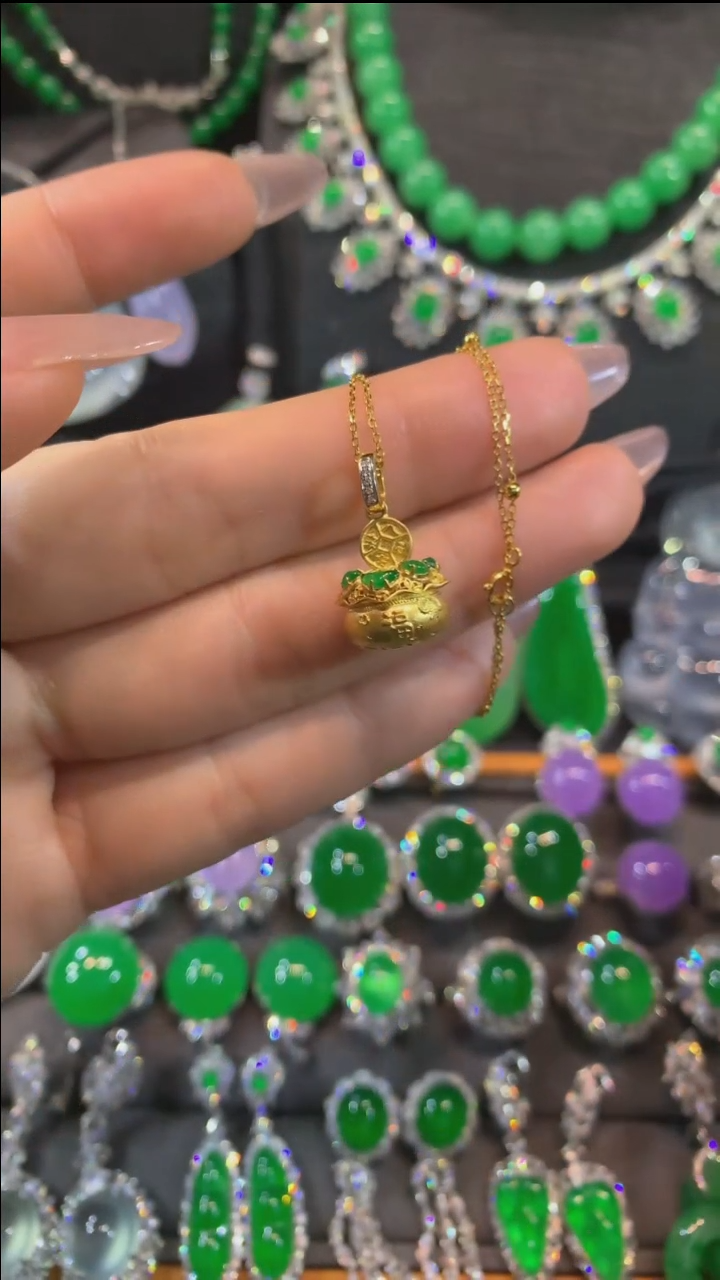 18K金镶嵌翡翠手链吊坠