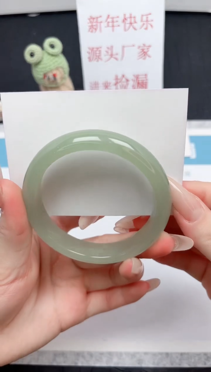 【闪购商品】石英质玉手镯未镶嵌97-58.4