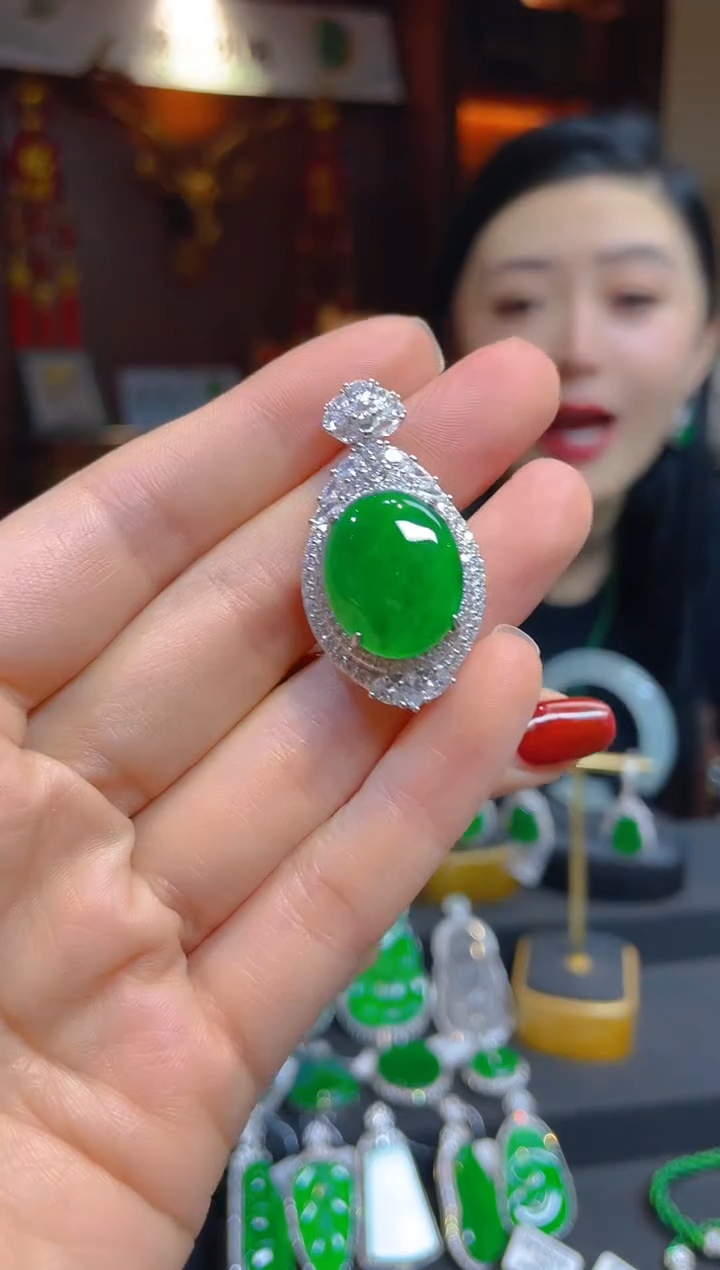 【闪购商品】翡翠颈饰银S925镶嵌118504天然A货翡翠蛋面