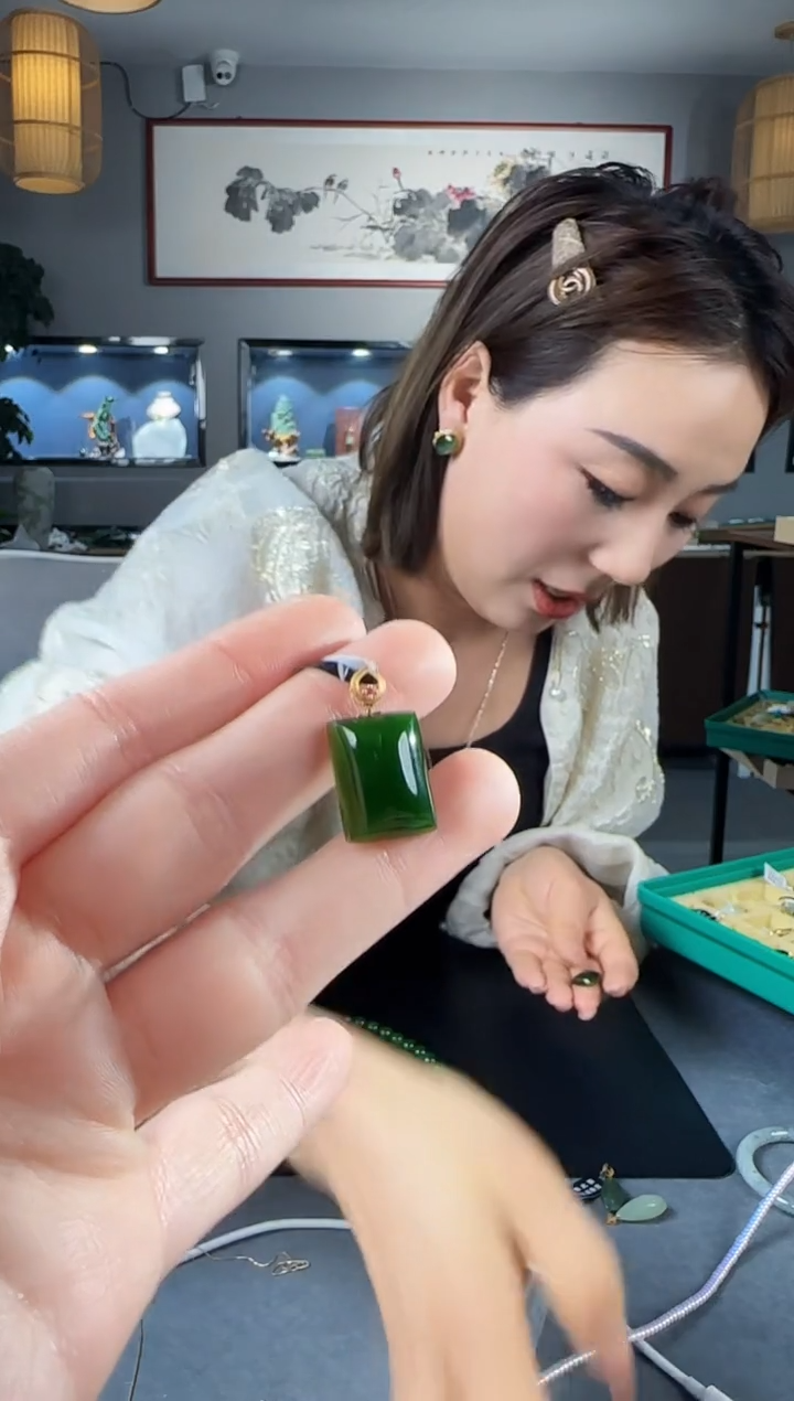 【闪购商品】和田玉吊坠(不含链)18K金镶嵌1
