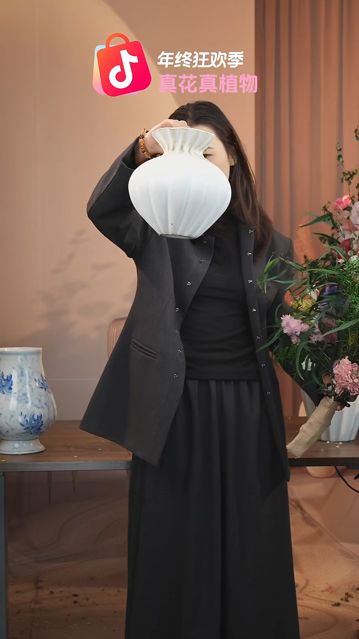 藤：         花瓶一个