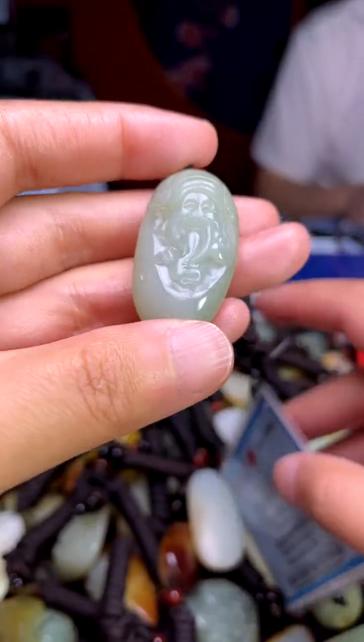 和田玉未镶嵌颈饰1