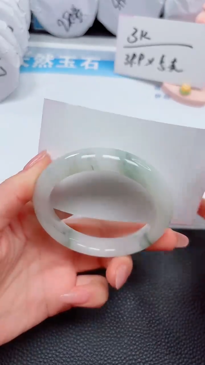 【闪购商品】石英质玉手镯未镶嵌56