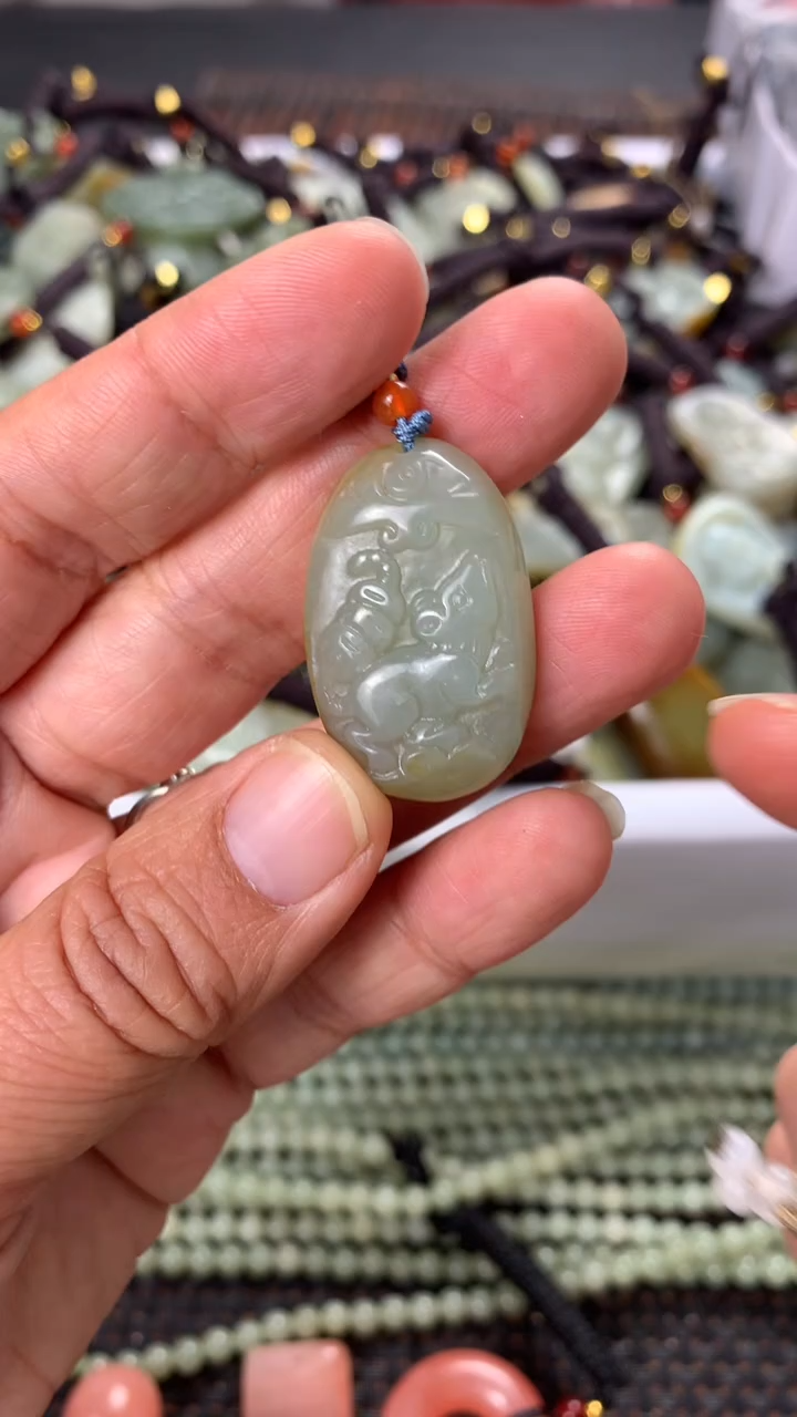 【闪购商品】和田玉颈饰未镶嵌多样性发货没有证书拍一发一有瑕