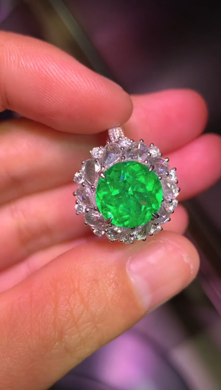 18K金镶嵌戒指祖母绿3.64CT