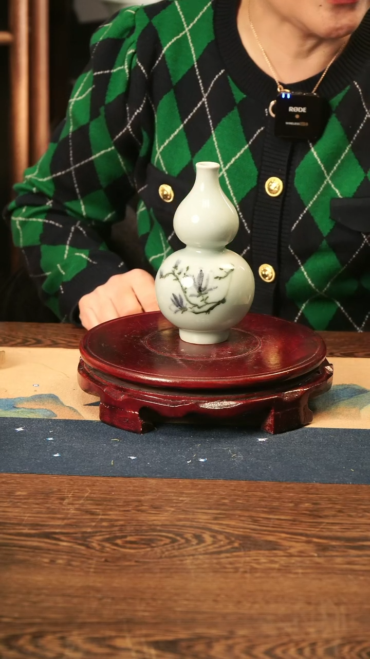 【闪购商品】釉中彩 玉兰花画 葫芦瓶