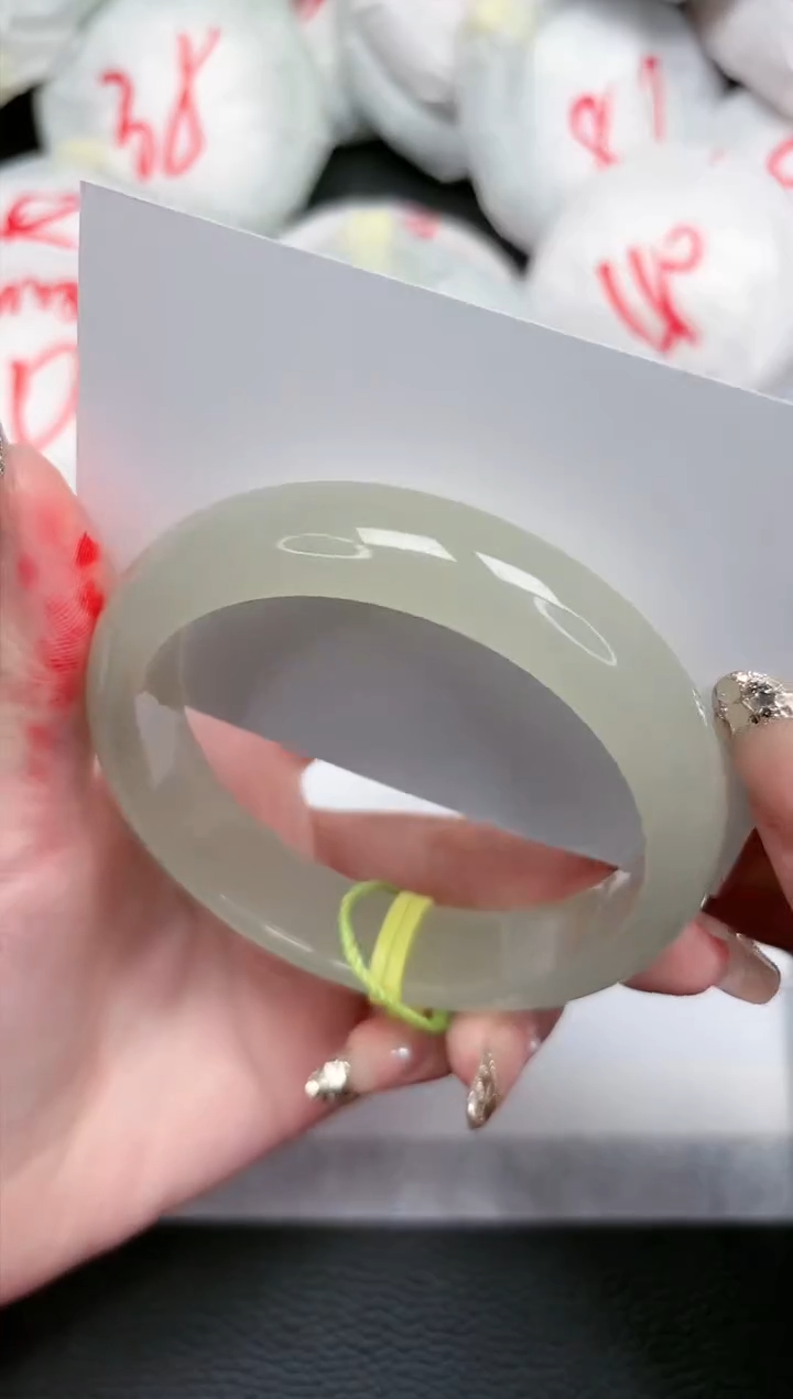 【闪购商品】石英质玉手镯未镶嵌153-62