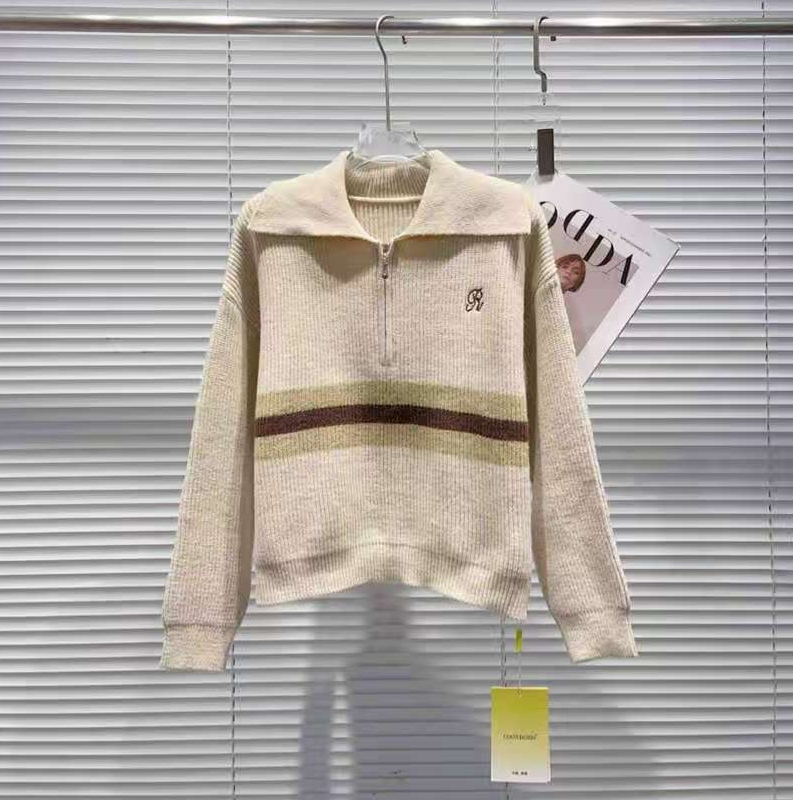 《易家南油》DY女翻领冬季条纹毛针织衫240杏色