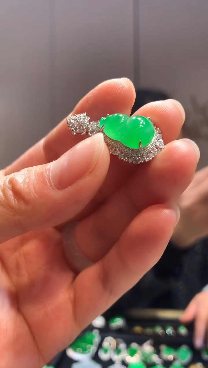 【闪购商品】翡翠吊坠(不含链)18K金镶嵌葫芦 