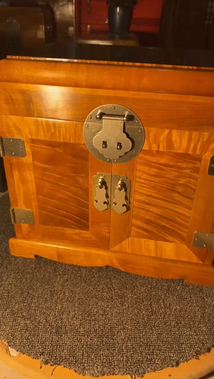 【闪购商品】金丝楠木艺金丝楠官皮箱F22