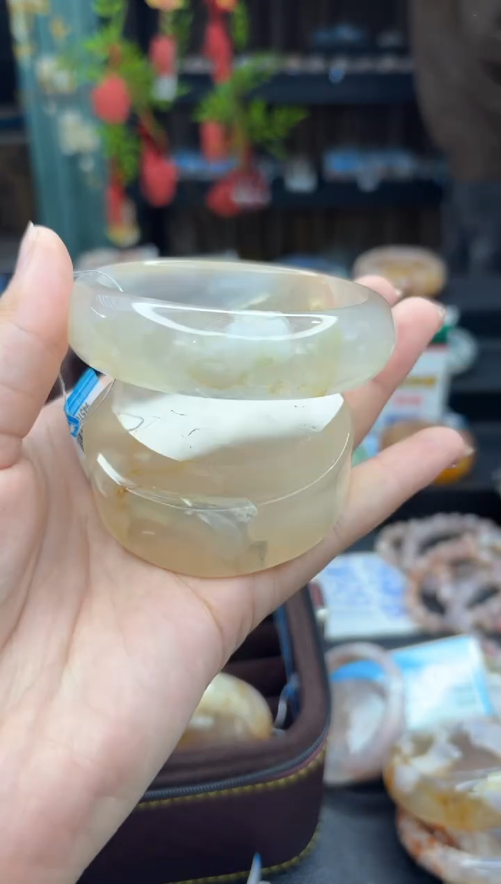 【闪购商品】石英质玉手镯未镶嵌147（60圈赠送镯心）