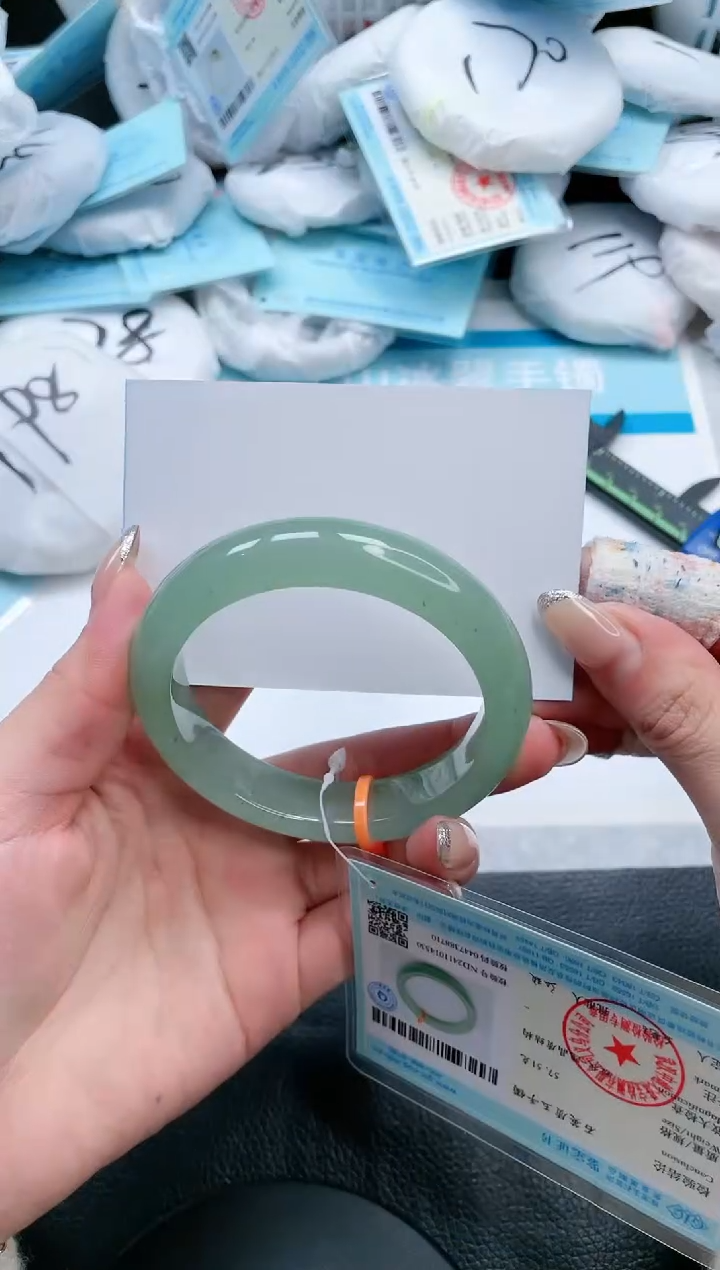 【闪购商品】石英质玉手镯未镶嵌16V195-58