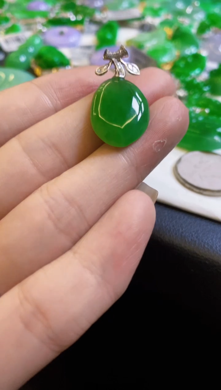 【闪购商品】翡翠颈饰18K金镶嵌吊坠
