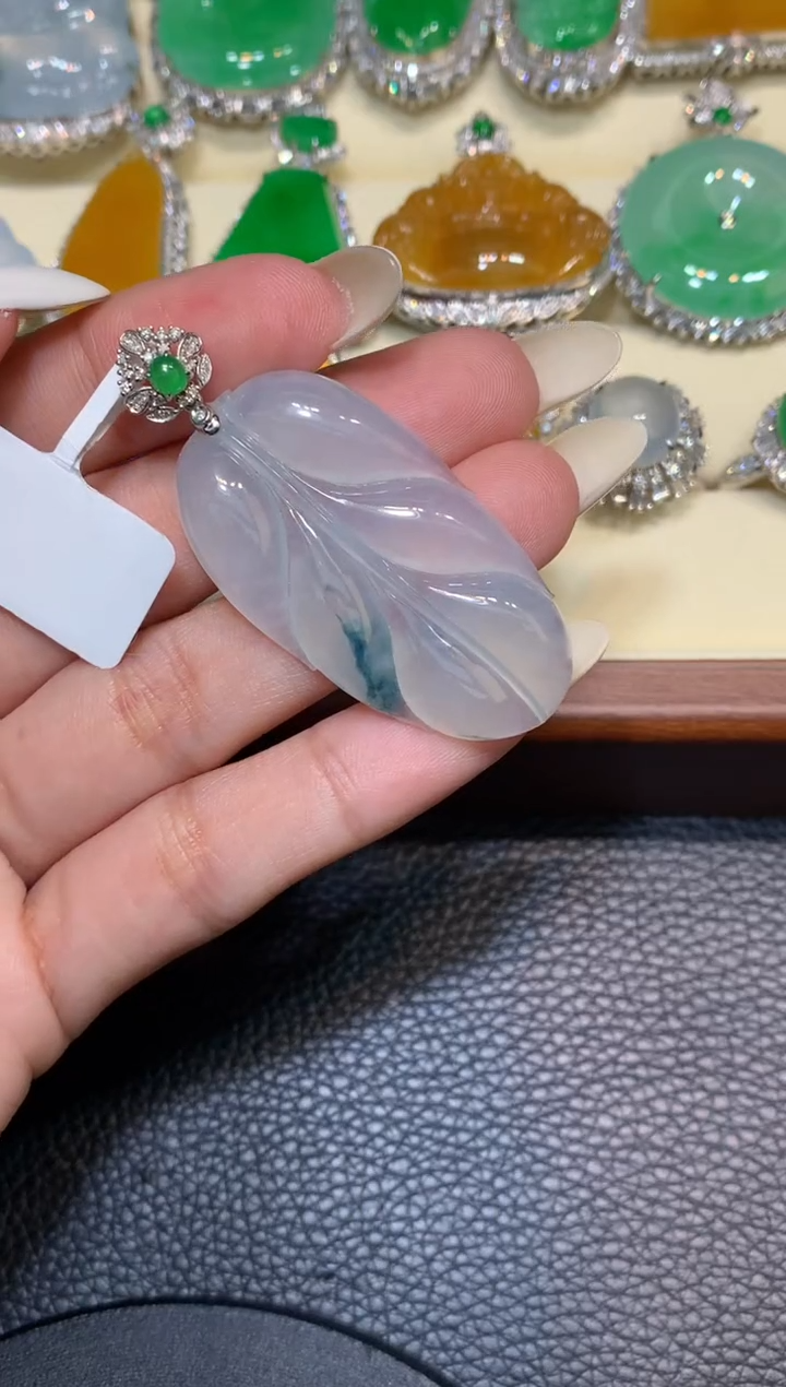 颈饰18K金镶嵌翡翠1