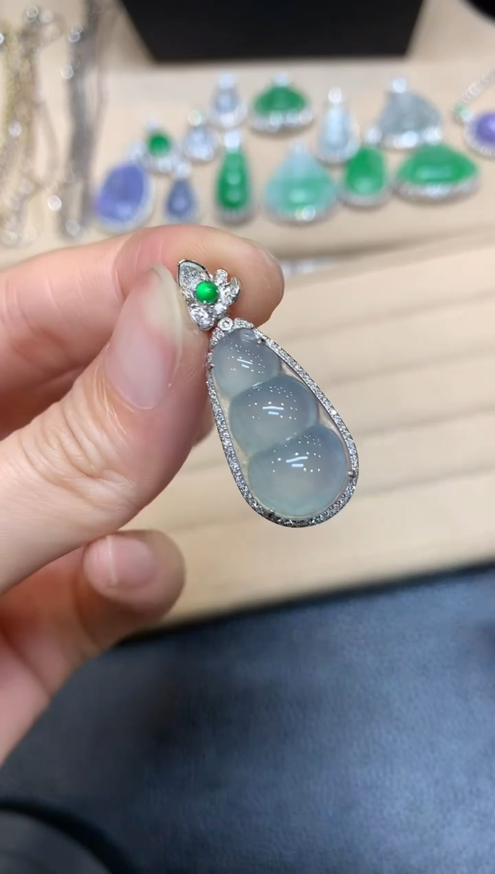 翡翠18K金镶嵌颈饰福豆【无服务费