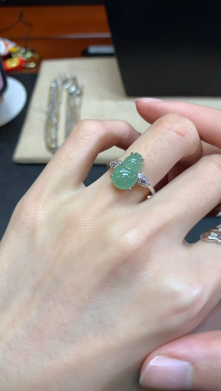 【闪购商品】翡翠戒指18K金镶嵌葫芦【无服务费】