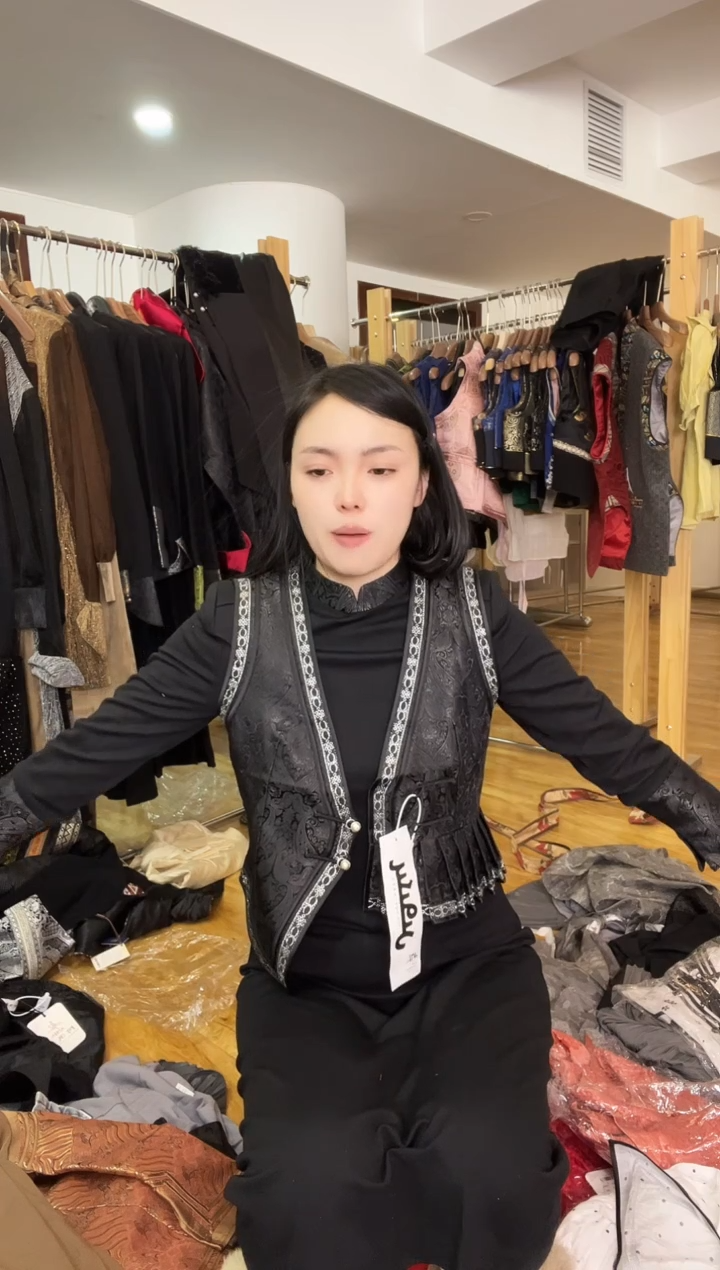 马甲       M码       80-105斤