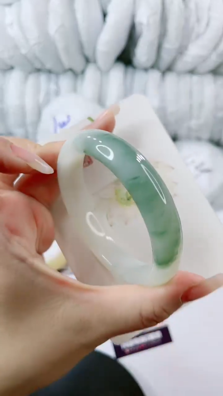 【闪购商品】石英质玉手镯未镶嵌0833795776-多样性发货