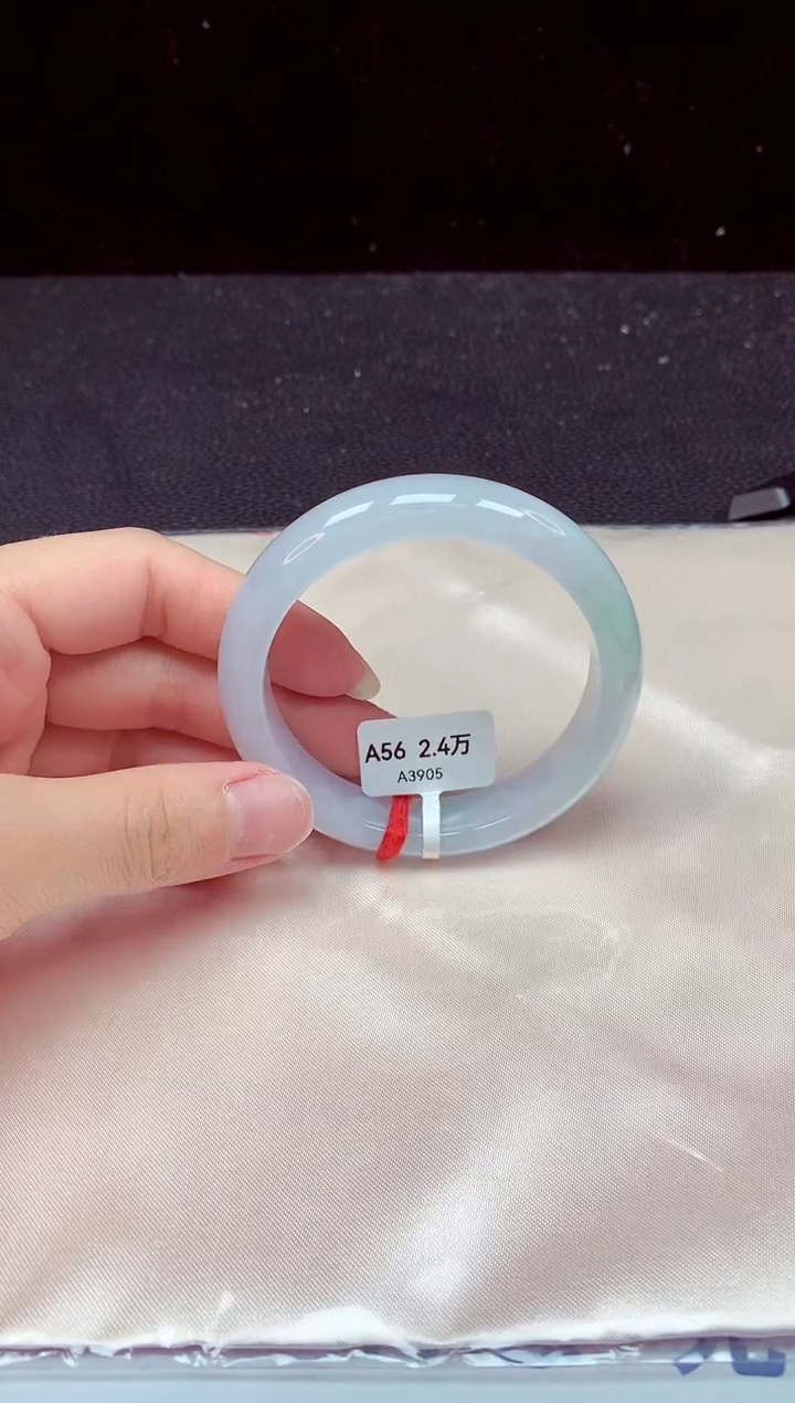 【闪购商品】翡翠手镯未镶嵌镯子56+