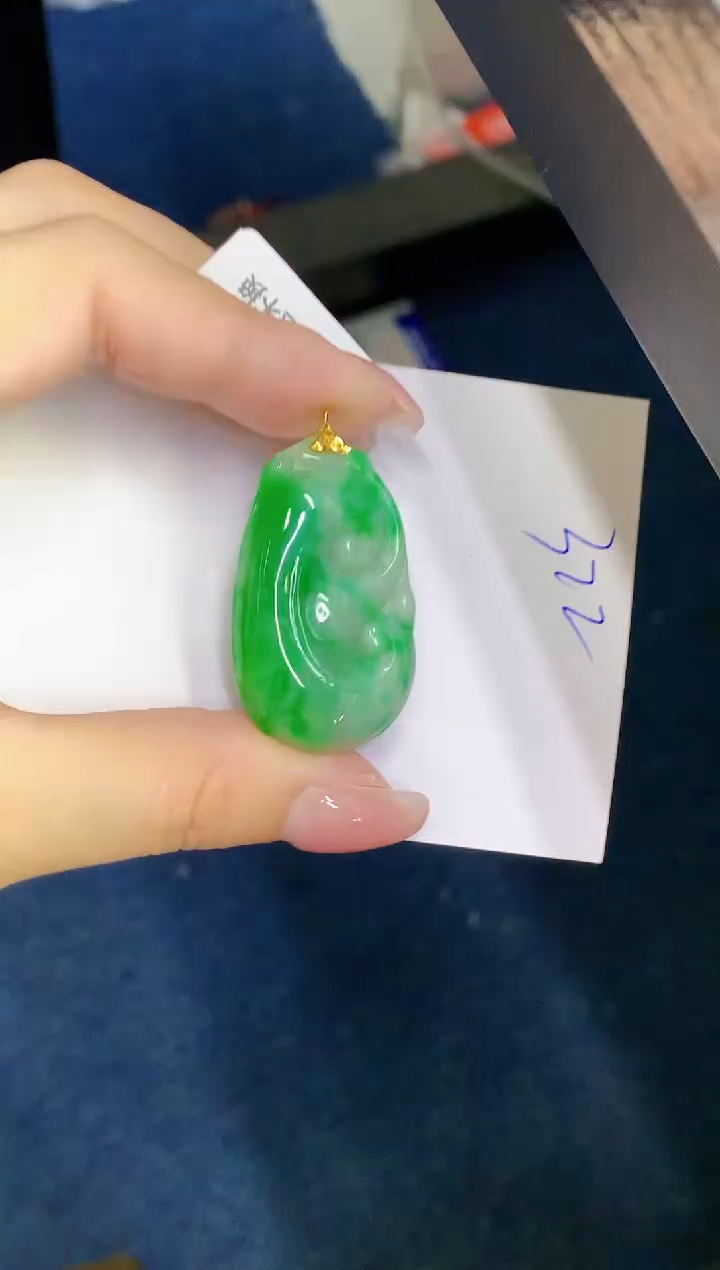 翡翠18K金镶嵌颈饰缅甸天然翡翠A货