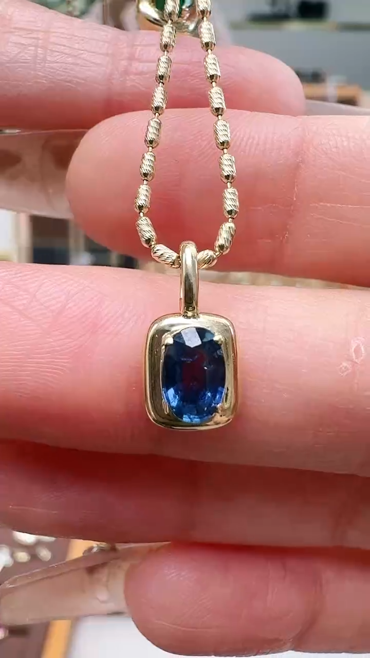 【闪购商品】蓝宝石吊坠(不含链)18K金镶嵌18K金蓝宝石吊坠