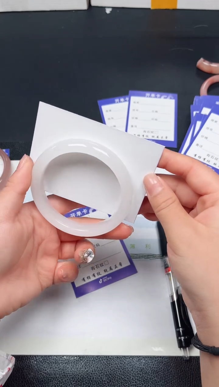 【闪购商品】石英质玉手镯未镶嵌42-60