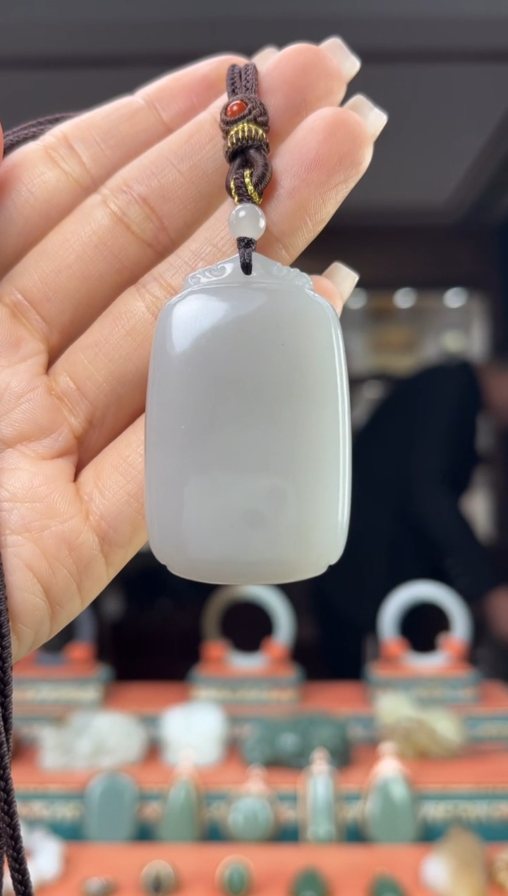 颈饰未镶嵌和田玉佩佩