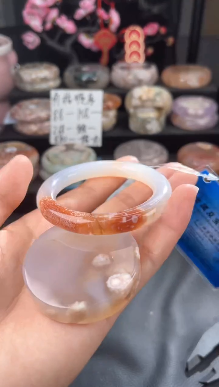 【闪购商品】石英质玉手镯未镶嵌53