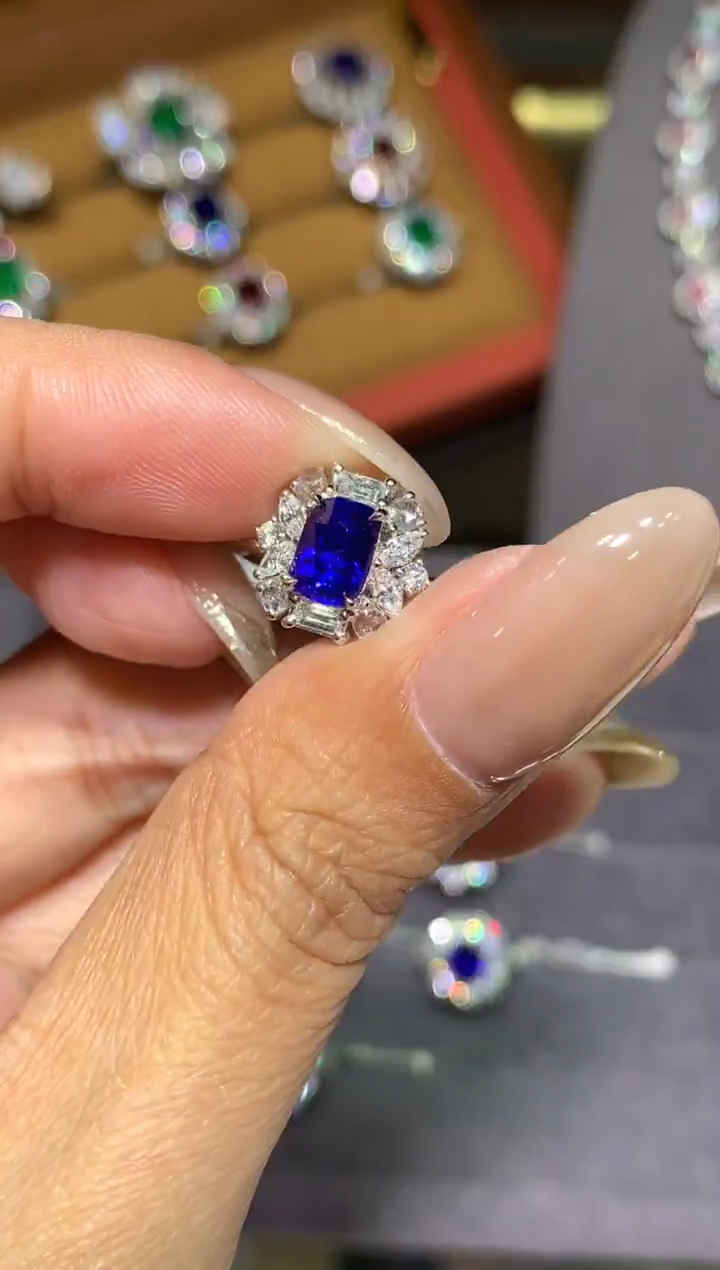 戒指蓝宝石18K金镶嵌1.51ct