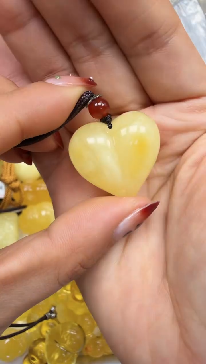 裸石琥珀未镶嵌如图